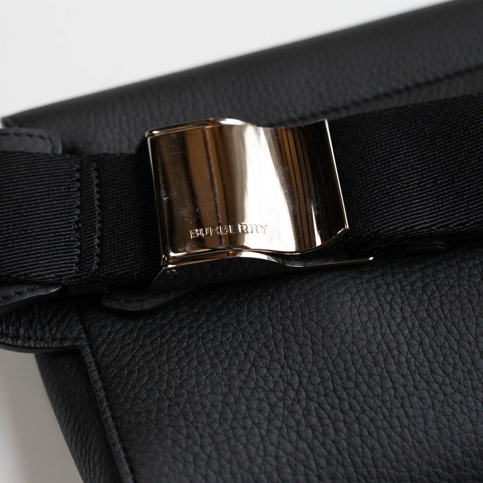 BURBERRY POCKET BELT BAG IN BLACK - Wind & Song