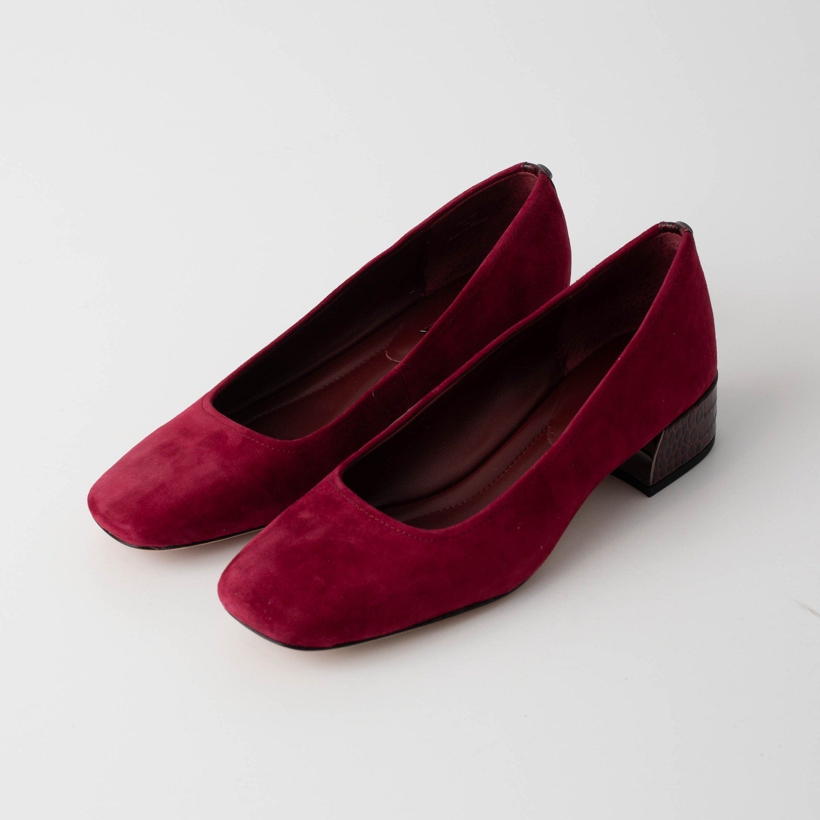 DONALD PLINER Suzette Pointed Toe Pump In Bordeaux - Wind & Song
