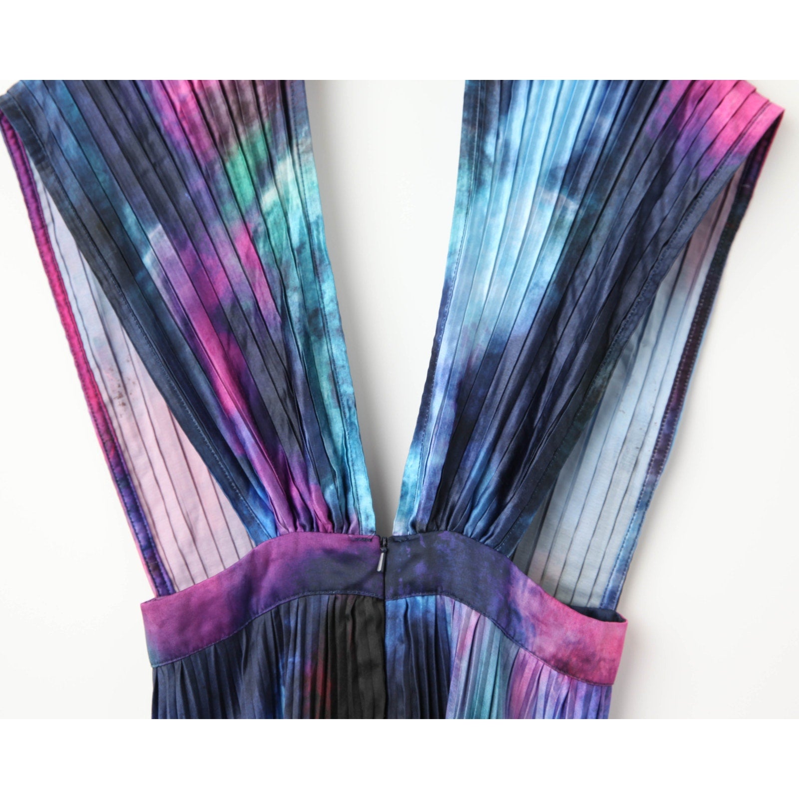 L'IDÉE Printed Gala Blue tie - dye satin Gown Size 6 - Wind & Song