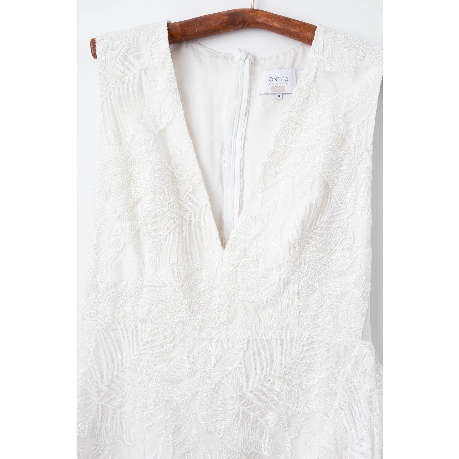 One33 Social Embroidered Lace Dress in White Size 8 - Wind & Song