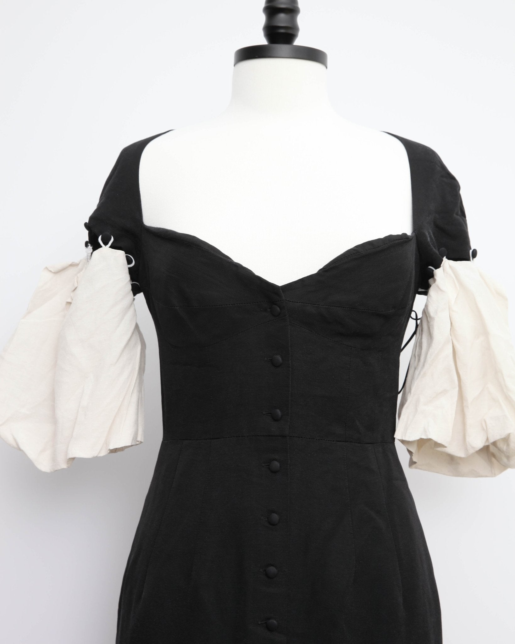 Rosie Assoulin Queen of Hearts Dress Size 6 - Wind & Song