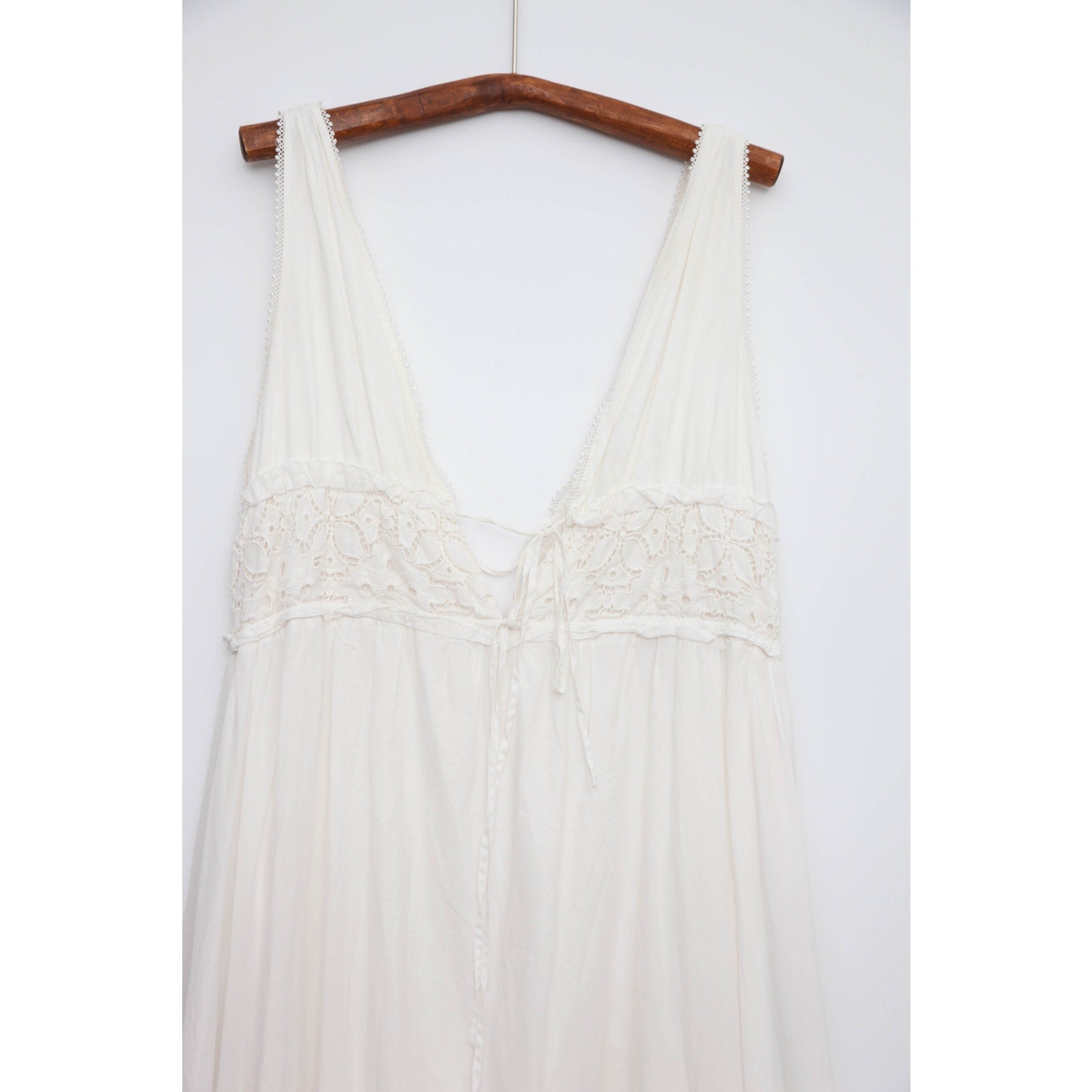 SIMKHAI Waverly Floral Smocked Dress in White Size M - Pre - owned - Wind & Song