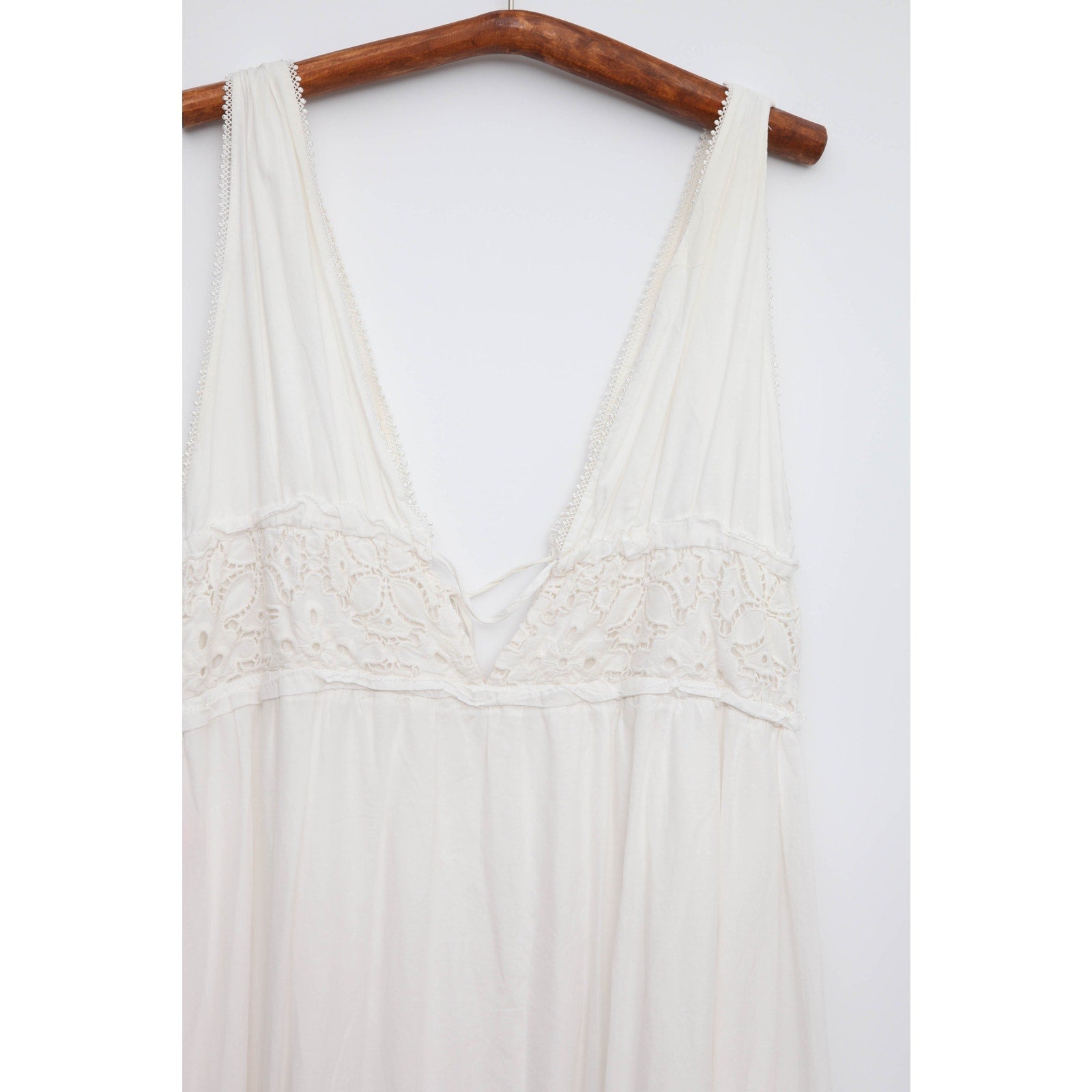 SIMKHAI Waverly Floral Smocked Dress in White Size M - Pre - owned - Wind & Song