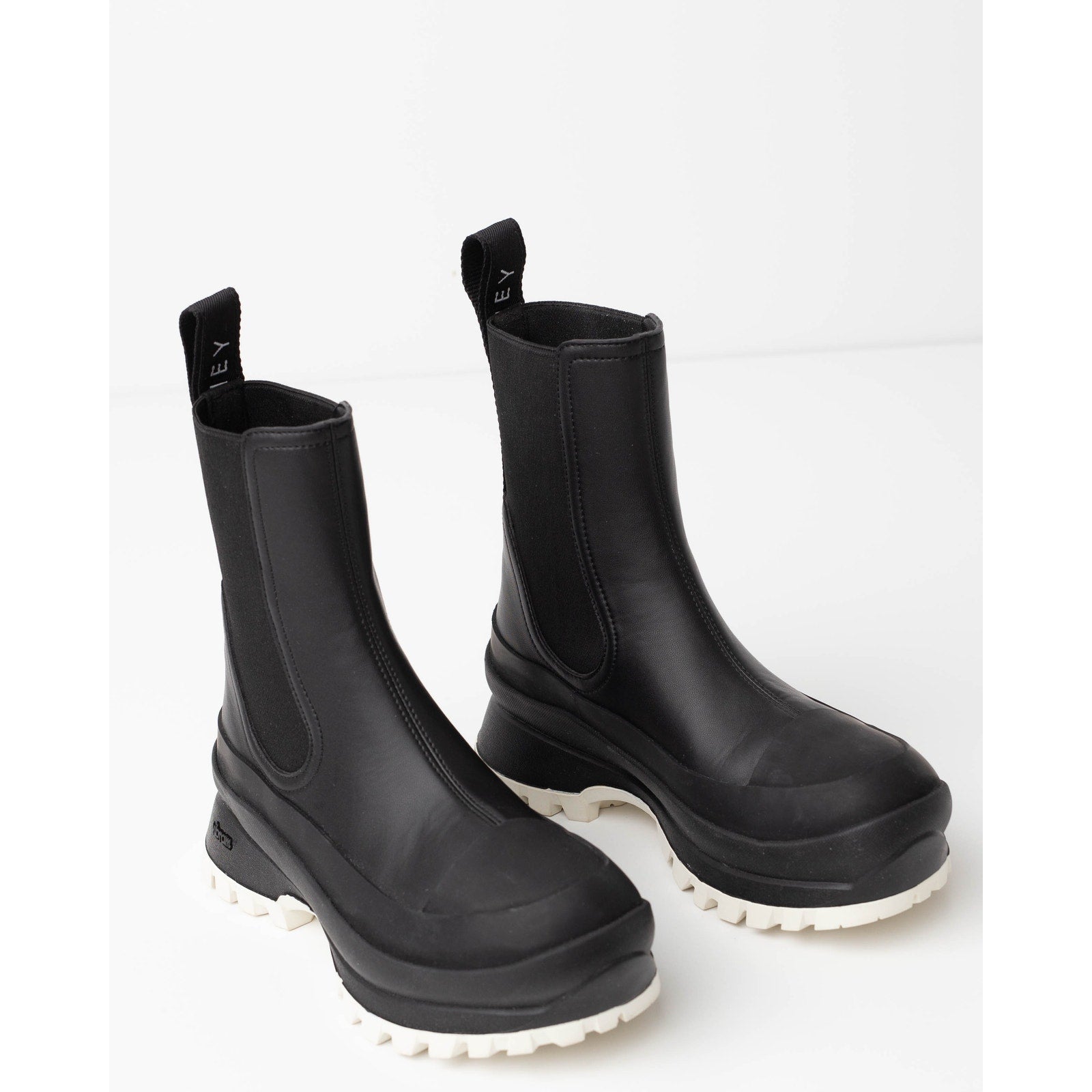 Stella McCartney Trace Chelsea boots NWT Size 36 - Wind & Song