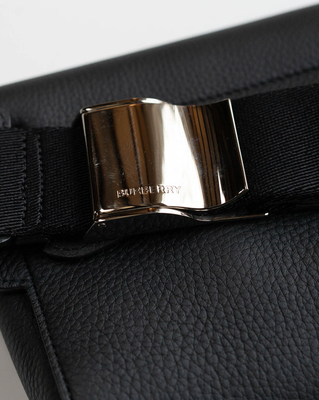BURBERRY POCKET BELT BAG IN BLACK