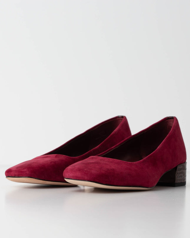 DONALD PLINER Suzette Pointed Toe Pump In Bordeaux