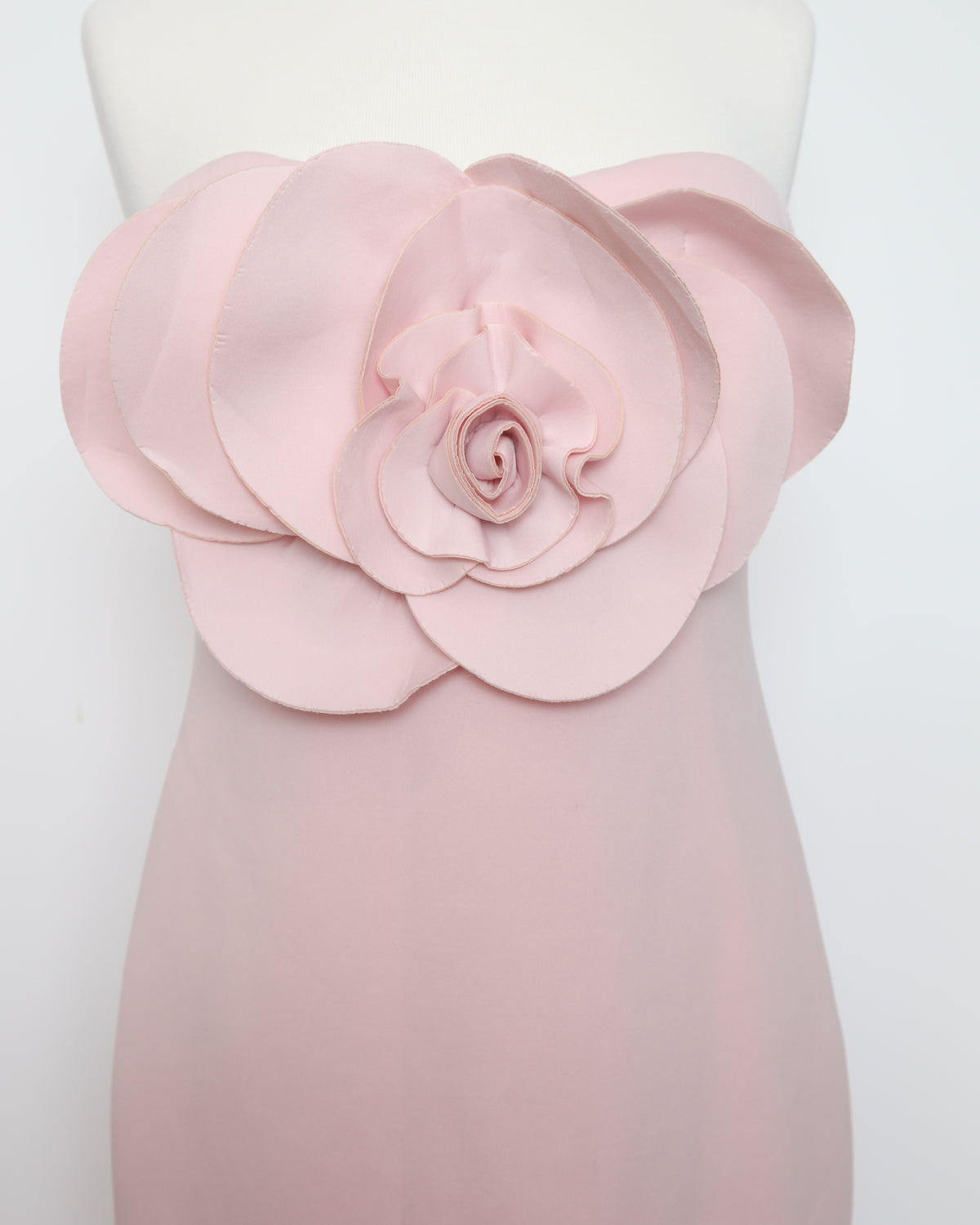 Badgley Mischka Pink Strapless Rosette Gown – Formal Evening / Wedding Guest Dress Size 6