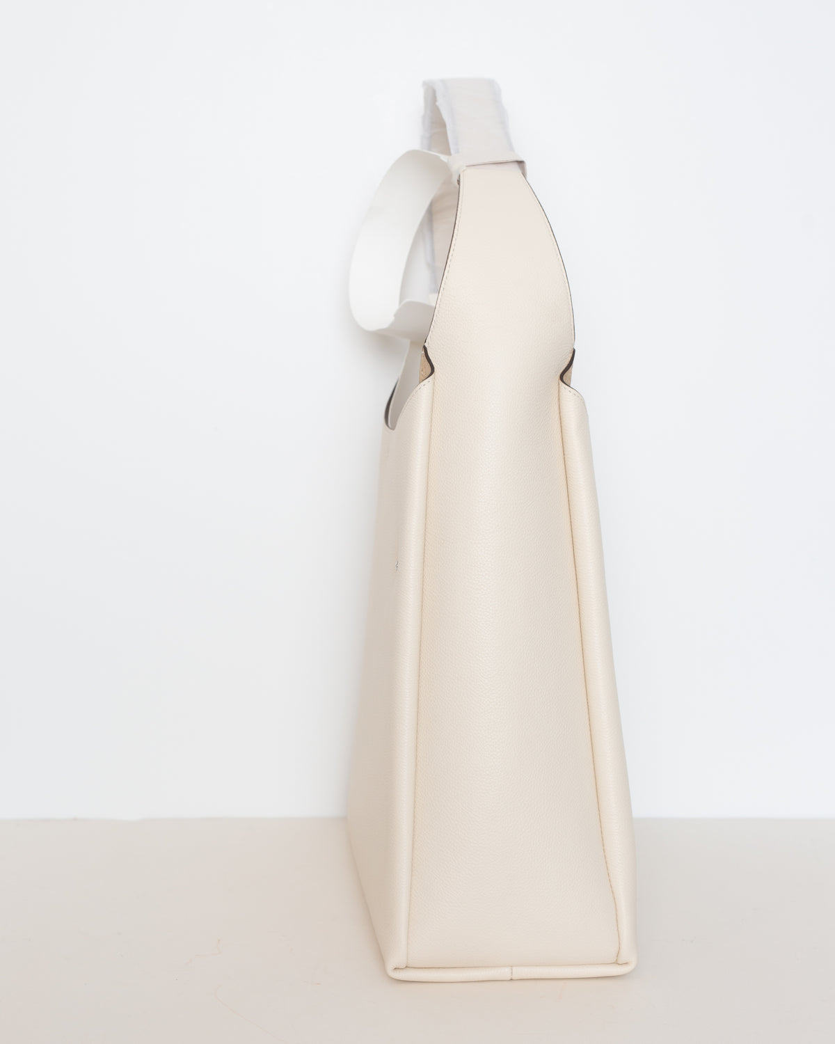 Tory Burch Romy Pebbled Leather Hobo Bag – Light Cream