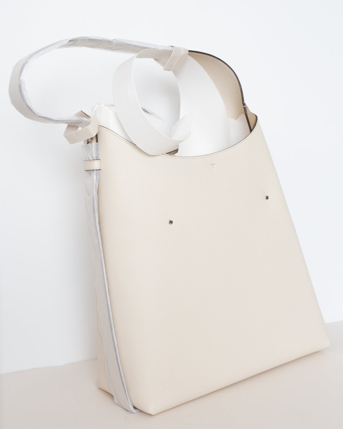 Tory Burch Romy Pebbled Leather Hobo Bag – Light Cream