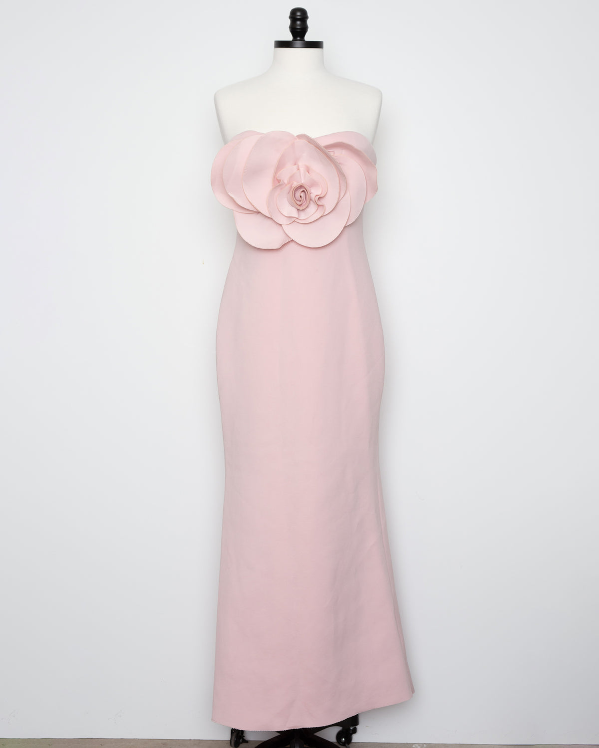 Badgley Mischka Pink Strapless Rosette Gown – Formal Evening / Wedding Guest Dress Size 6