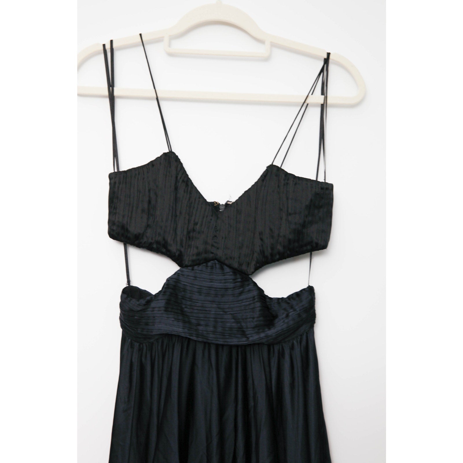 AMUR Elodie Gown in Navy & Black Size 4 - Pre - owned - Wind & Song