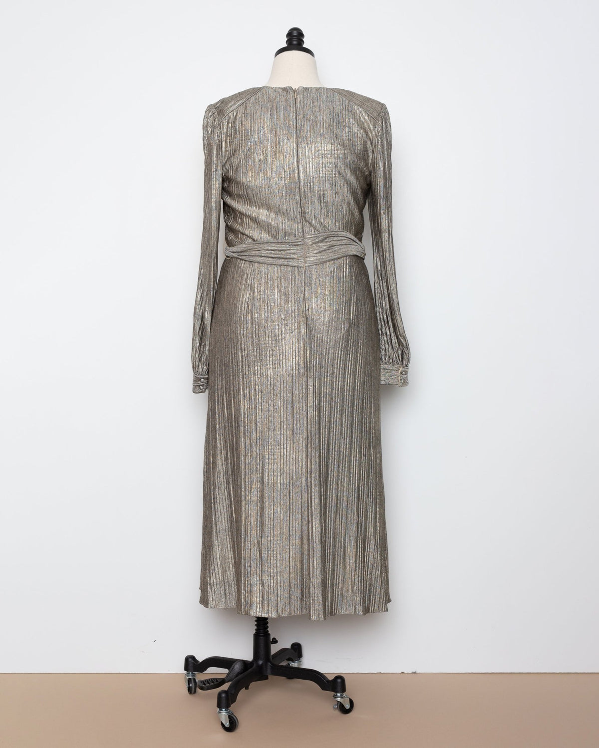 Badgley Mischka Gold Pleated Belted Midi Dress – US 12 - Wind & Song