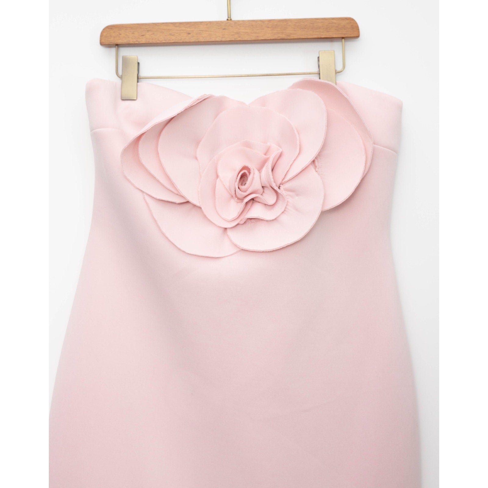 Badgley Mischka Pink Strapless Rosette Scuba Gown Size 14 – Formal Dress - Wind & Song