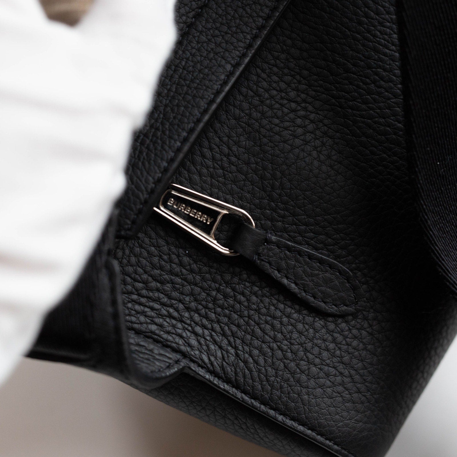 BURBERRY POCKET BELT BAG IN BLACK - Wind & Song