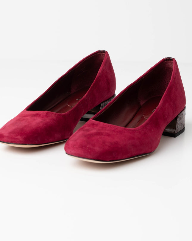DONALD PLINER Suzette Pointed Toe Pump In Bordeaux