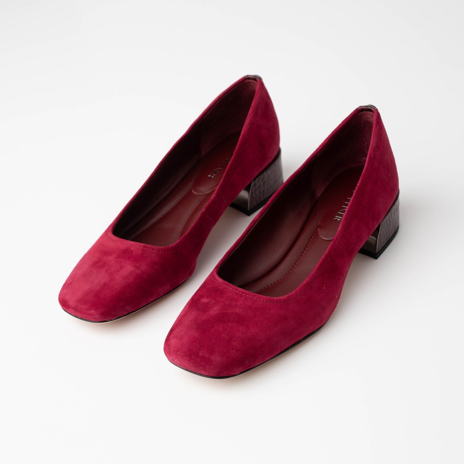 DONALD PLINER Suzette Pointed Toe Pump In Bordeaux - Wind & Song