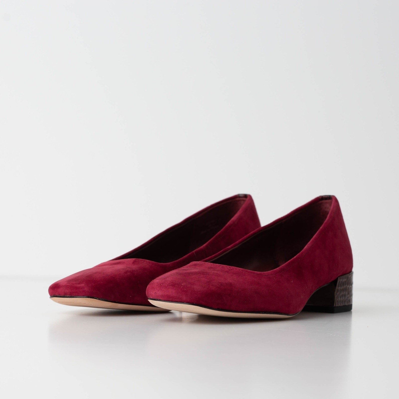 DONALD PLINER Suzette Pointed Toe Pump In Bordeaux - Wind & Song