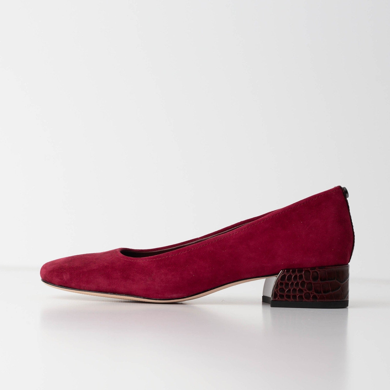 DONALD PLINER Suzette Pointed Toe Pump In Bordeaux - Wind & Song