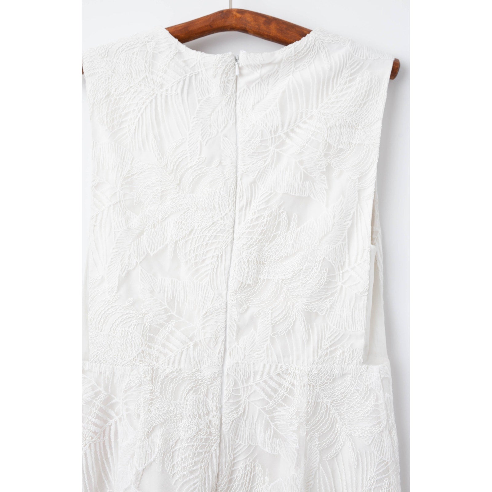 One33 Social Embroidered Lace Dress in White Size 8 - Wind & Song