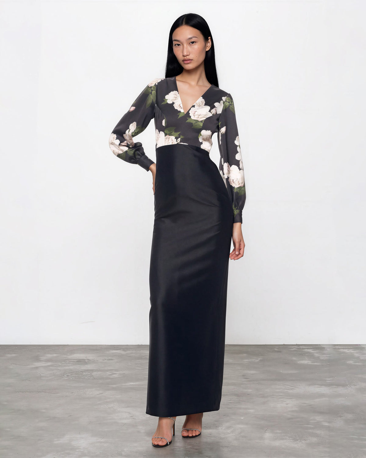 Sachin & Babi Schylor Obsidian Blooms Gown – US 6 - Wind & Song