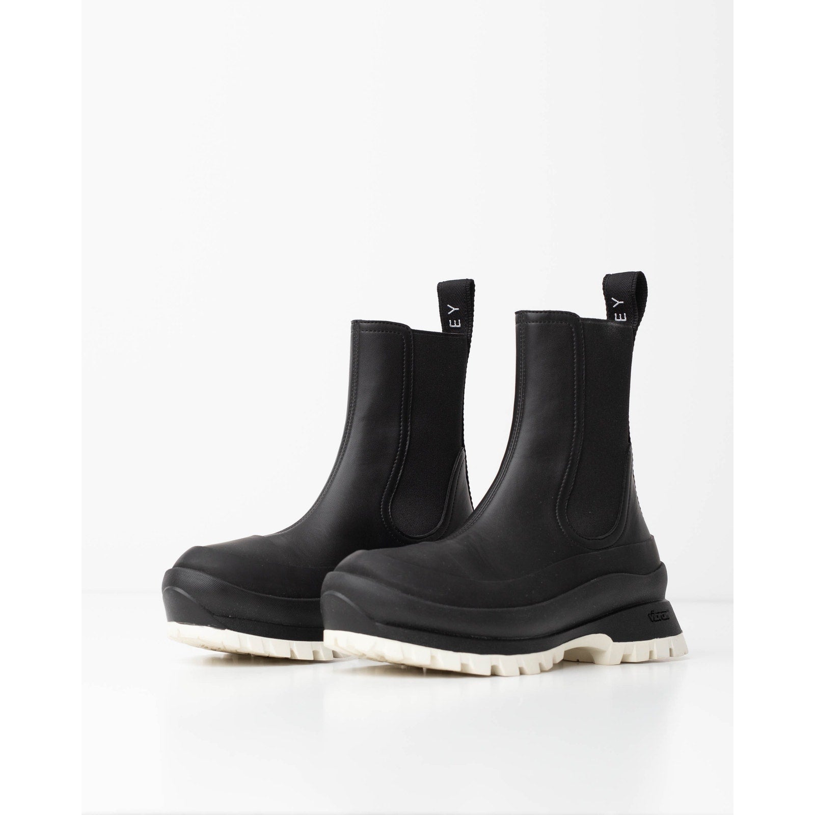 Stella McCartney Trace Chelsea boots NWT Size 36 - Wind & Song