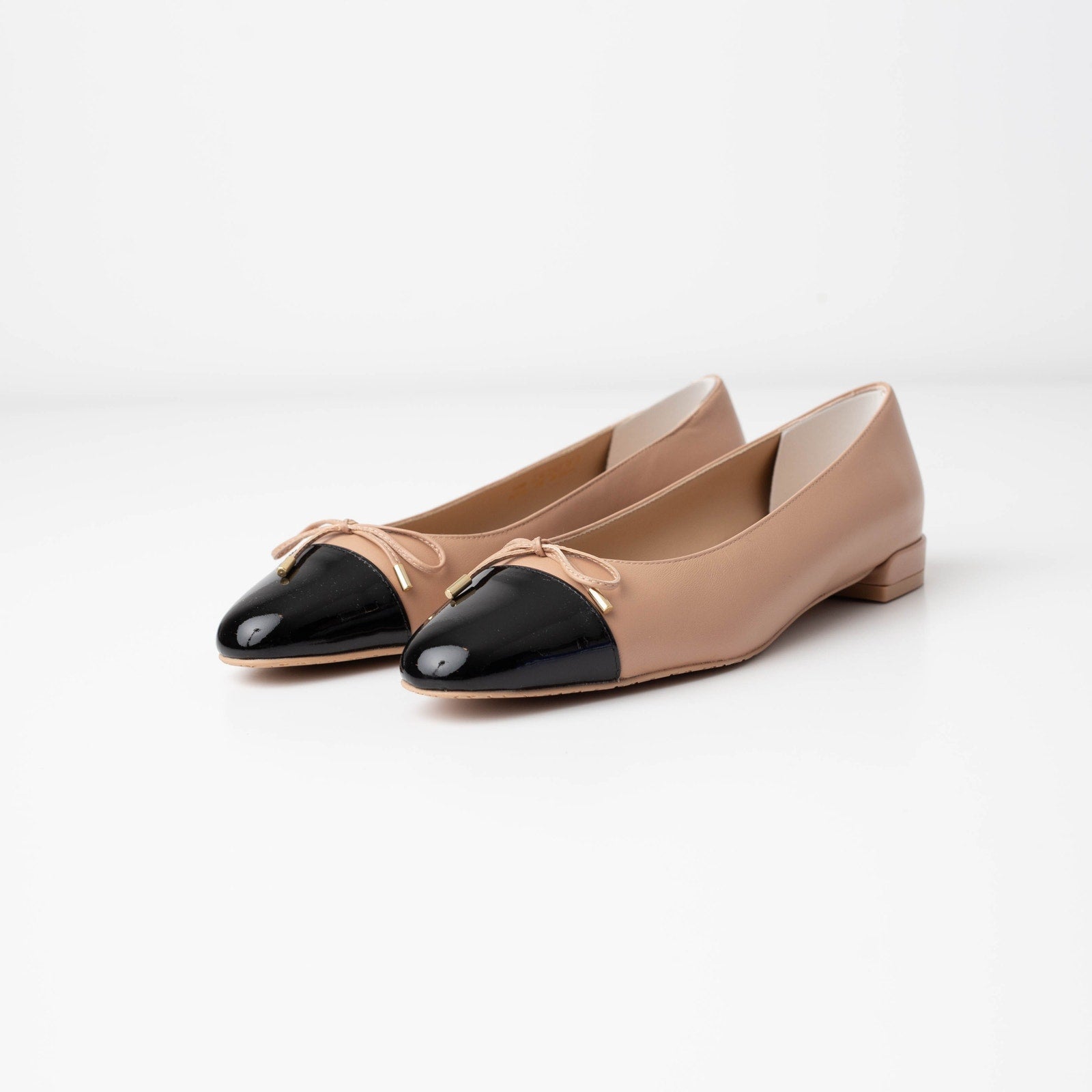 Stuart Weitzman Sleek Bow Leather Ballerina Flats - Wind & Song