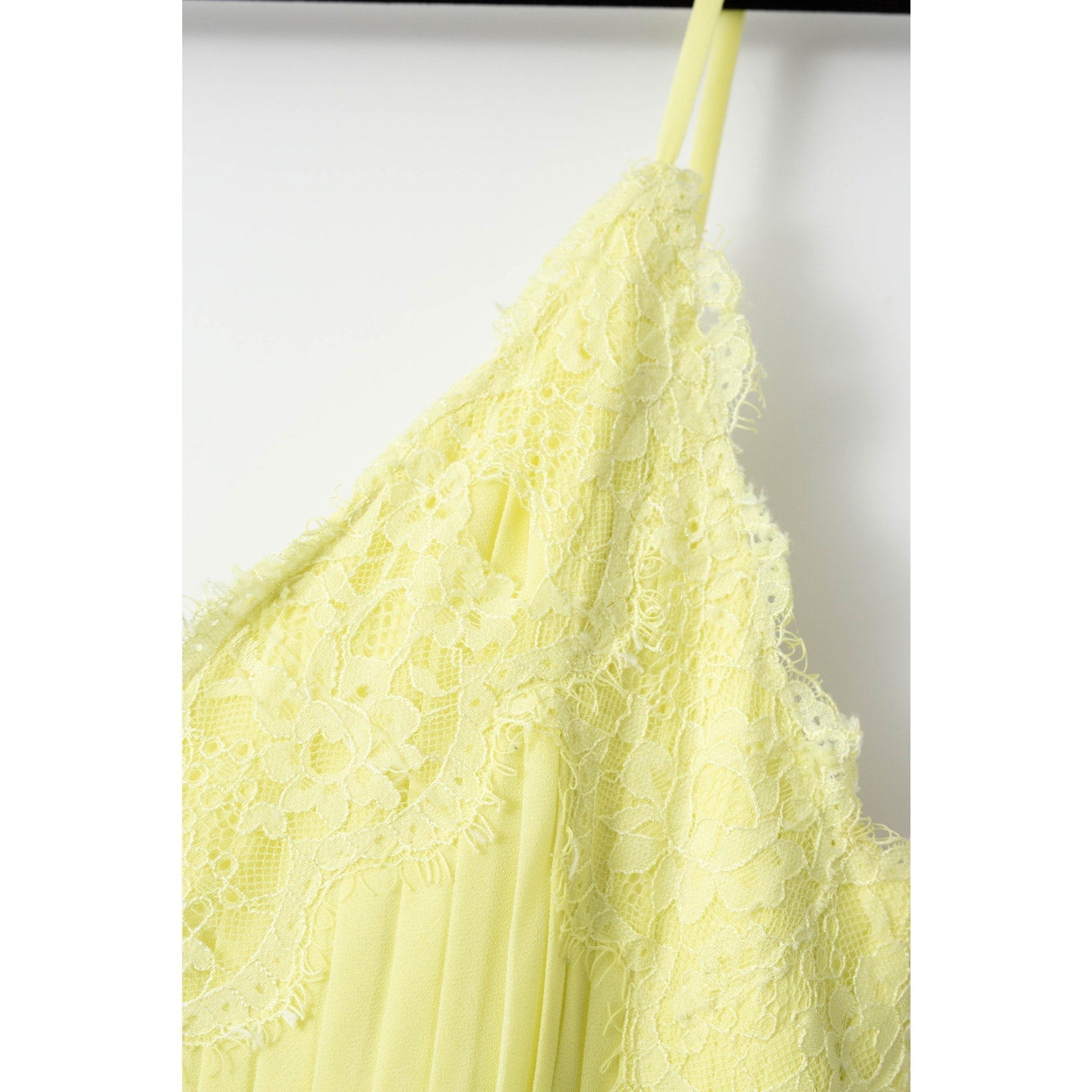 Zac Posen Chiffon Lace Gown in Yellow - Pre - owned - Size 12 - Wind & Song